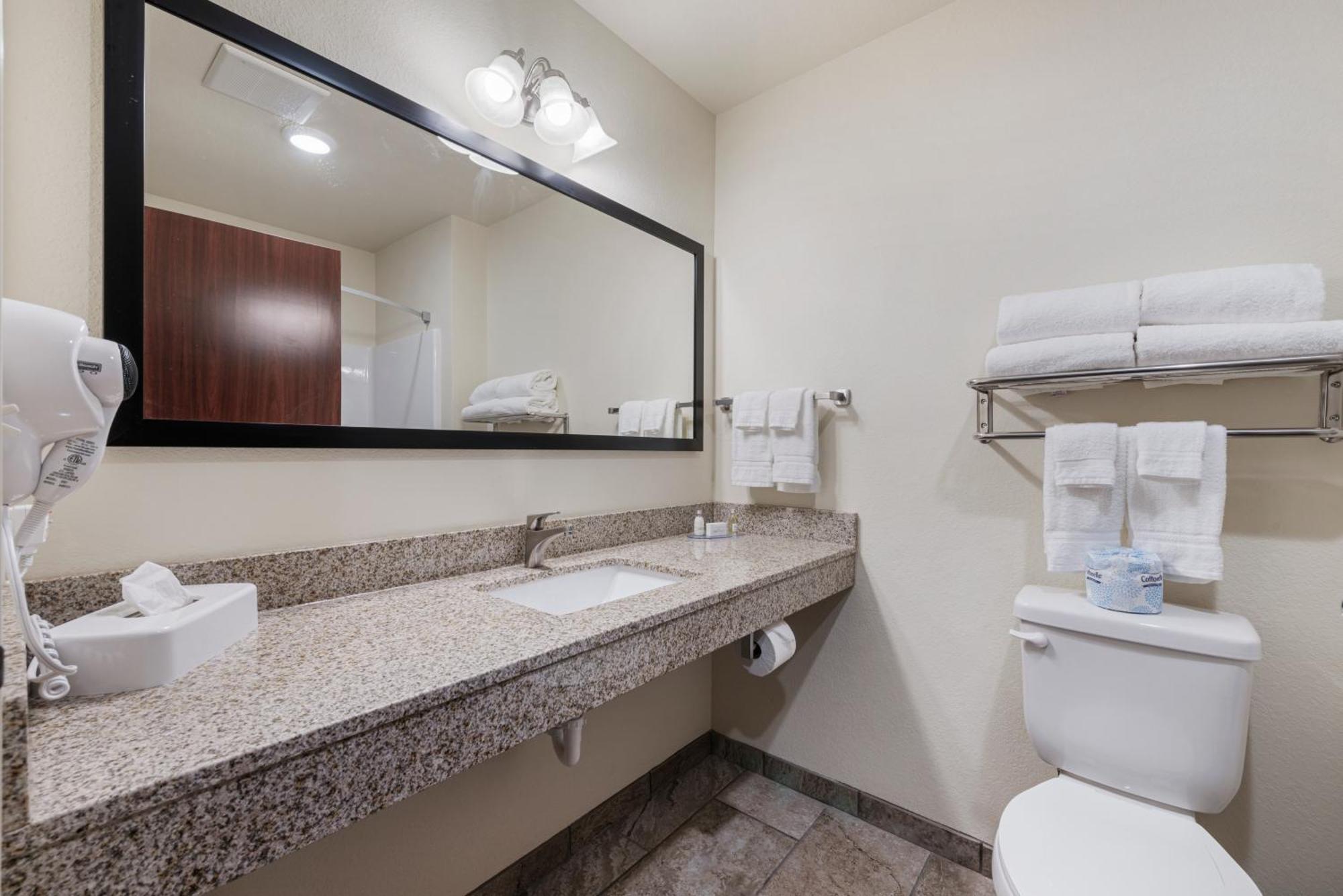 Cobblestone Hotel & Suites - Bellefontaine Екстериор снимка