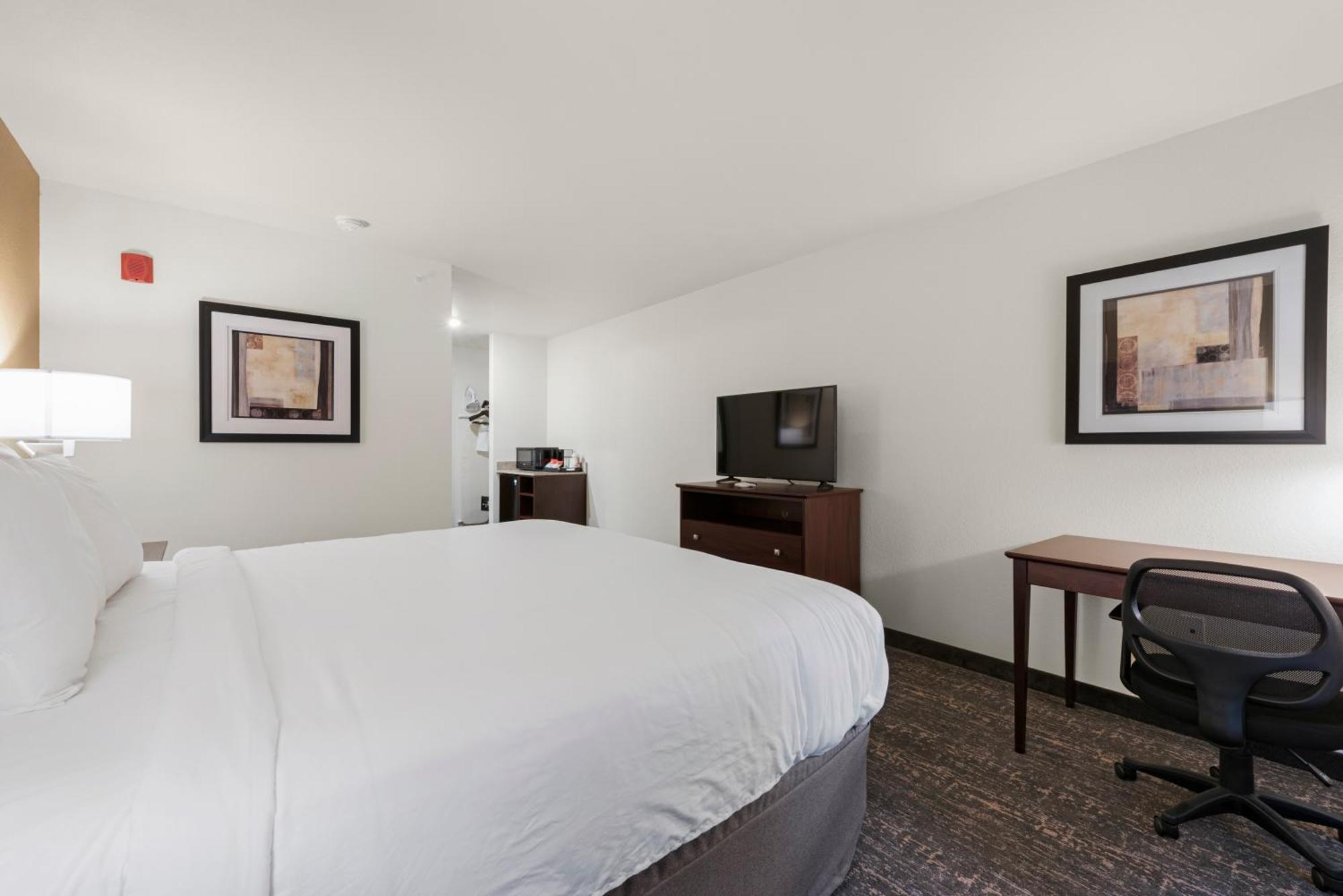 Cobblestone Hotel & Suites - Bellefontaine Екстериор снимка