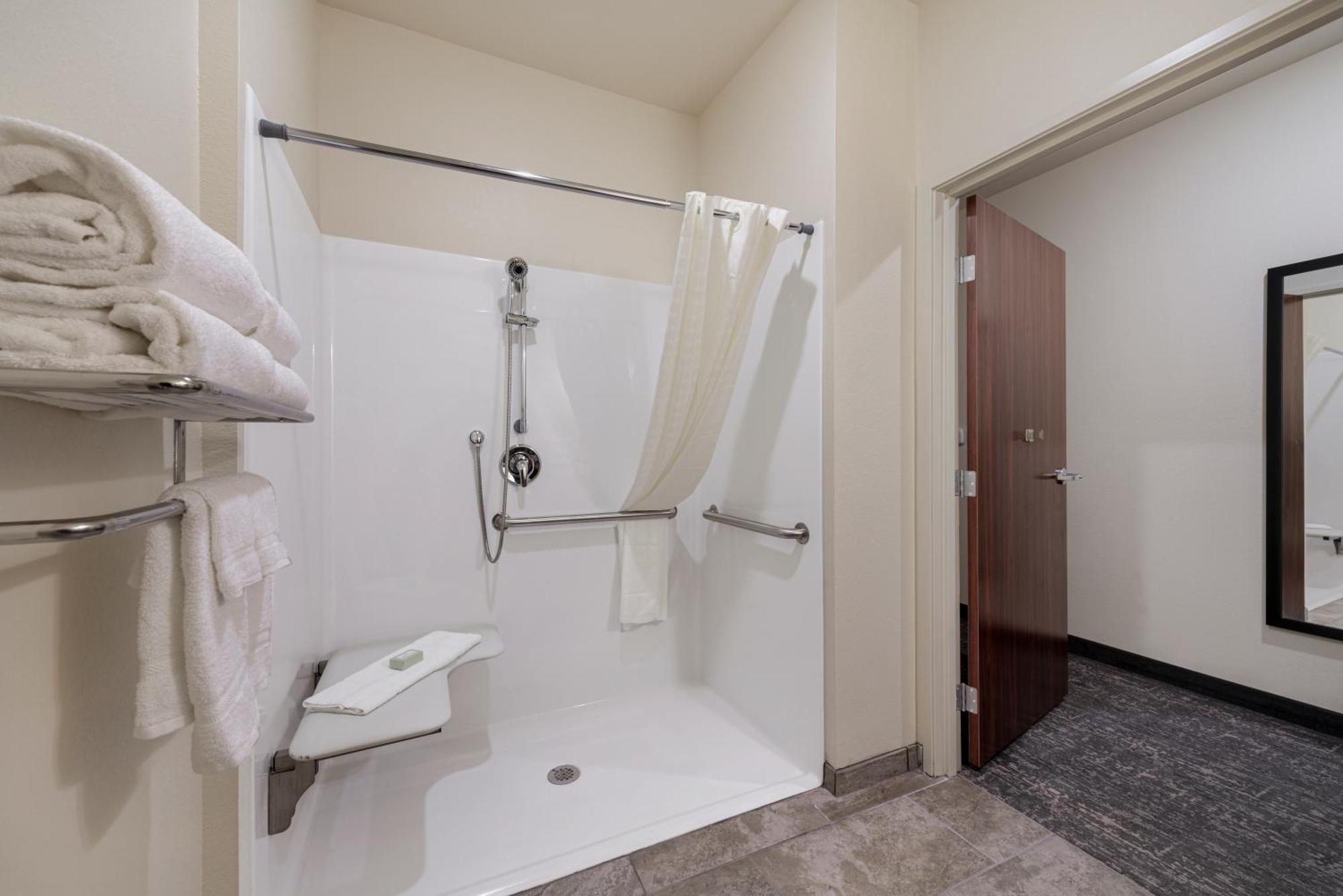 Cobblestone Hotel & Suites - Bellefontaine Екстериор снимка