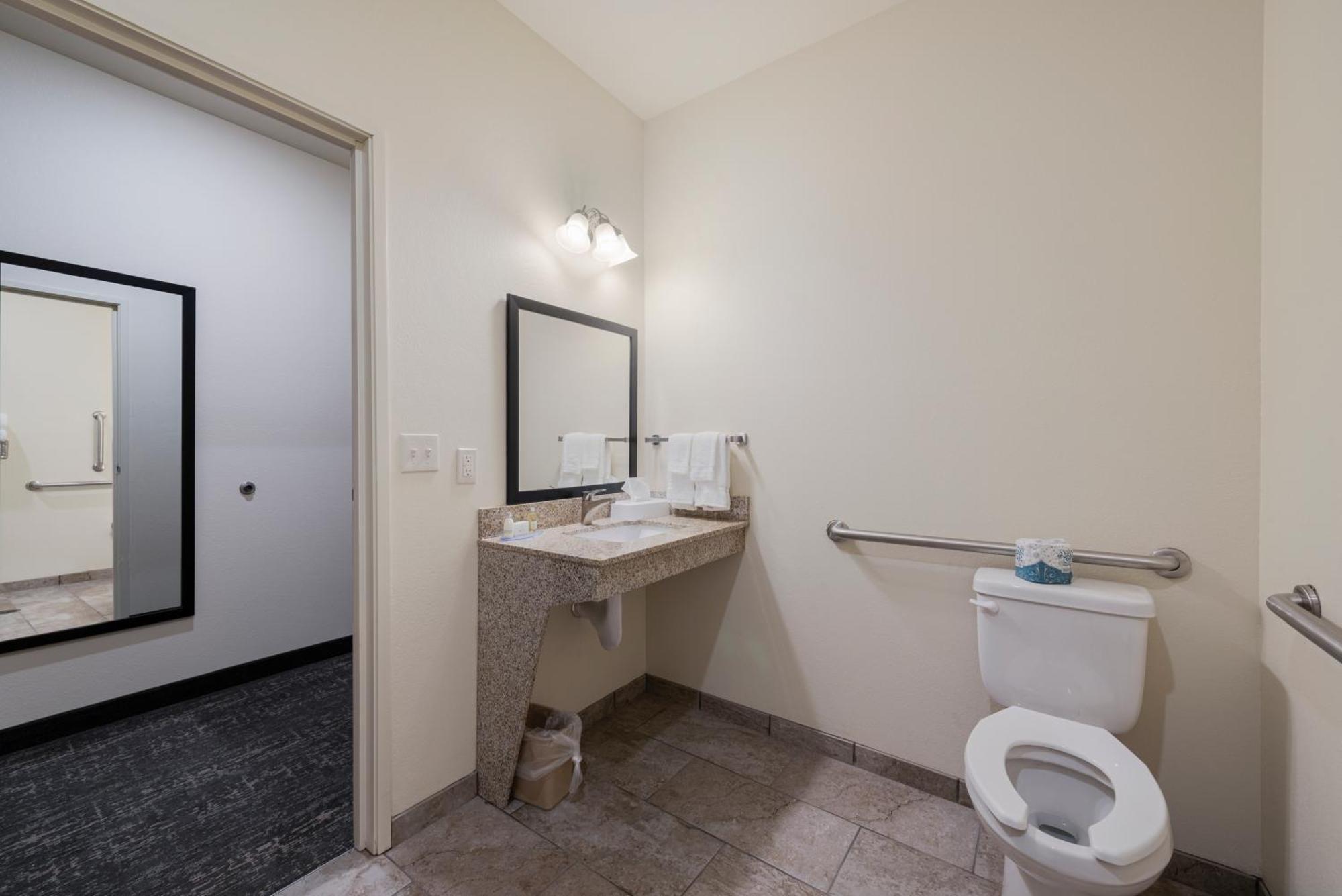 Cobblestone Hotel & Suites - Bellefontaine Екстериор снимка