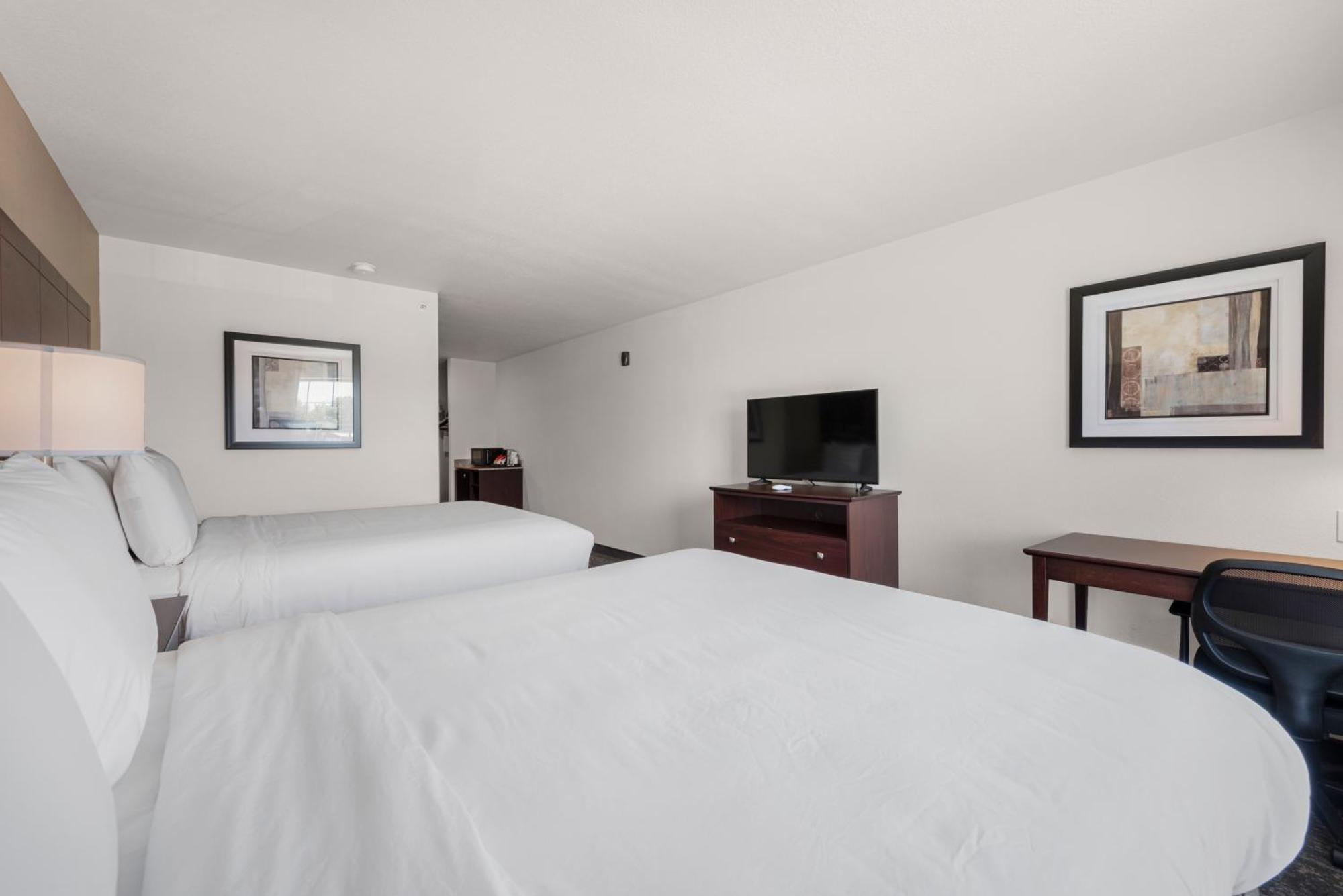 Cobblestone Hotel & Suites - Bellefontaine Екстериор снимка